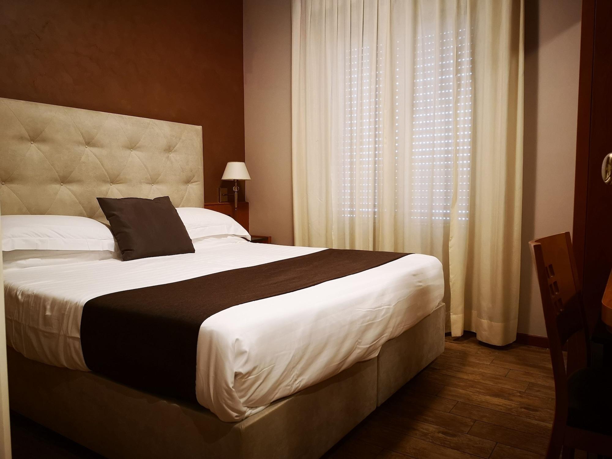 Hotel Clarin 14 By Dori Peschiera del Garda Eksteriør billede