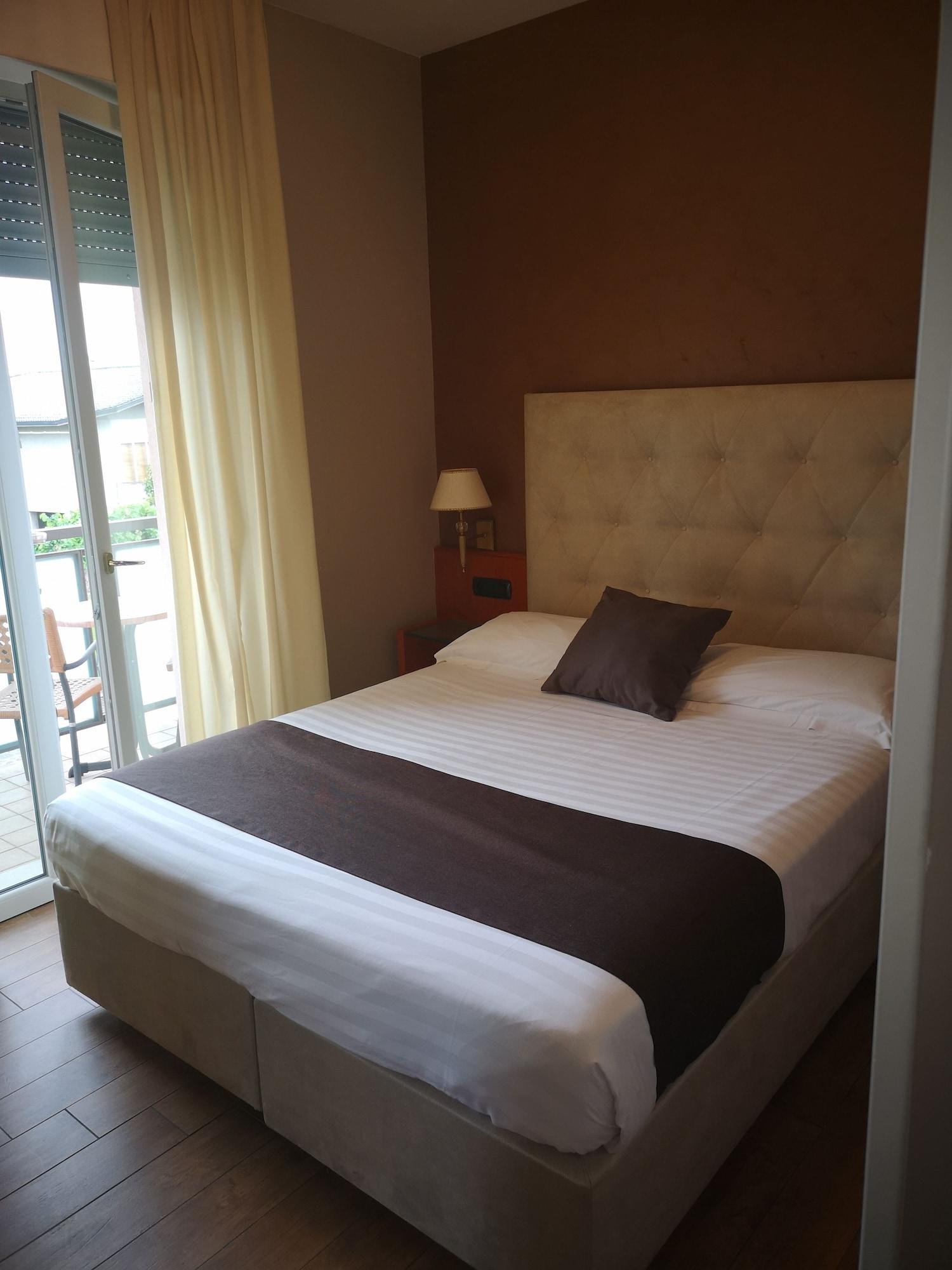 Hotel Clarin 14 By Dori Peschiera del Garda Eksteriør billede