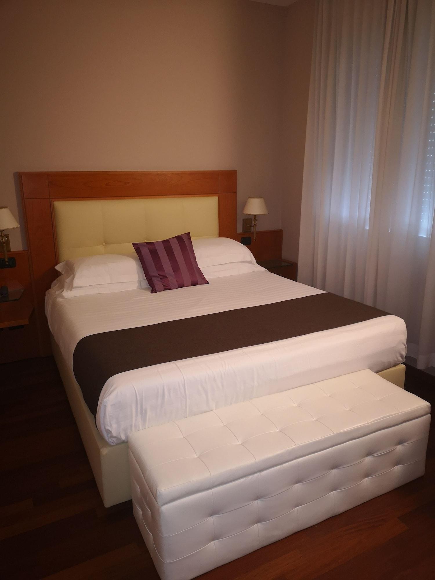 Hotel Clarin 14 By Dori Peschiera del Garda Eksteriør billede