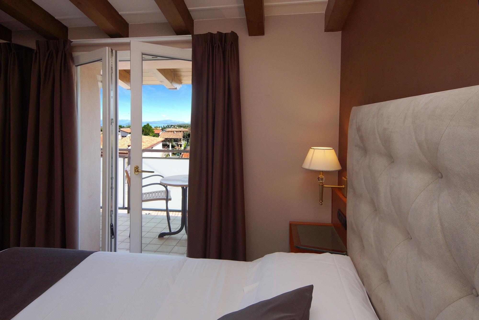 Hotel Clarin 14 By Dori Peschiera del Garda Eksteriør billede