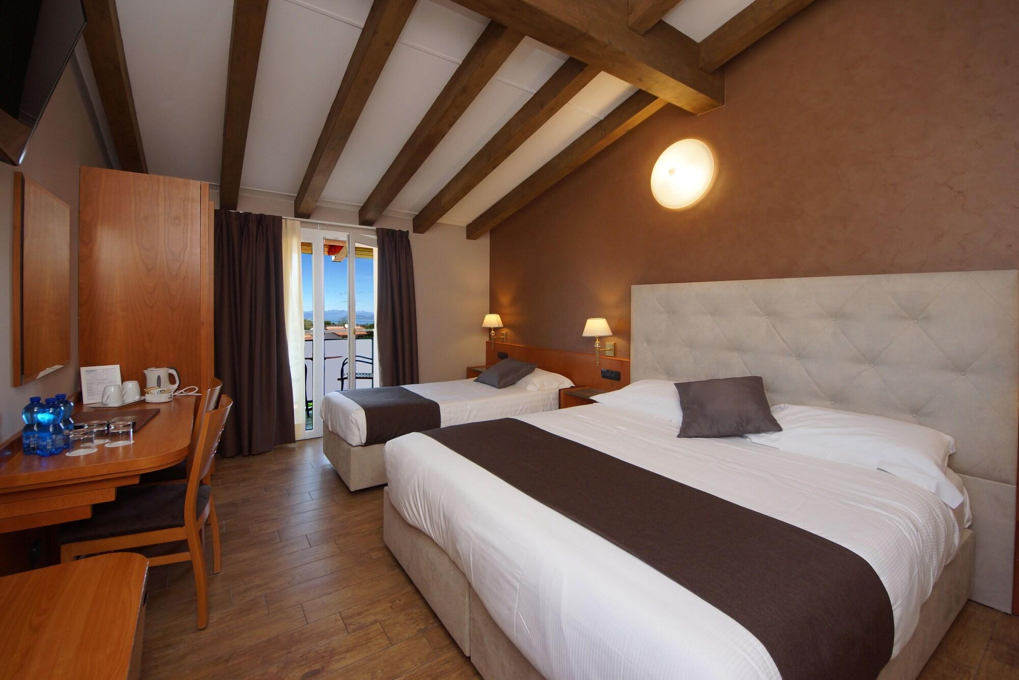 Hotel Clarin 14 By Dori Peschiera del Garda Eksteriør billede