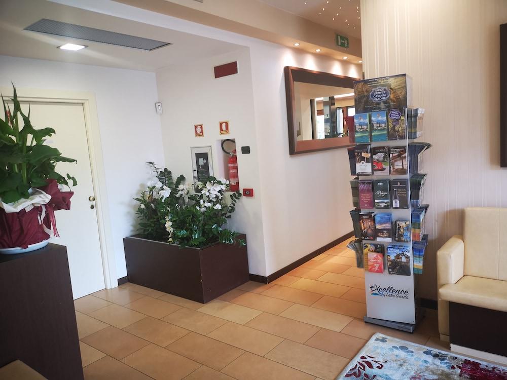Hotel Clarin 14 By Dori Peschiera del Garda Eksteriør billede