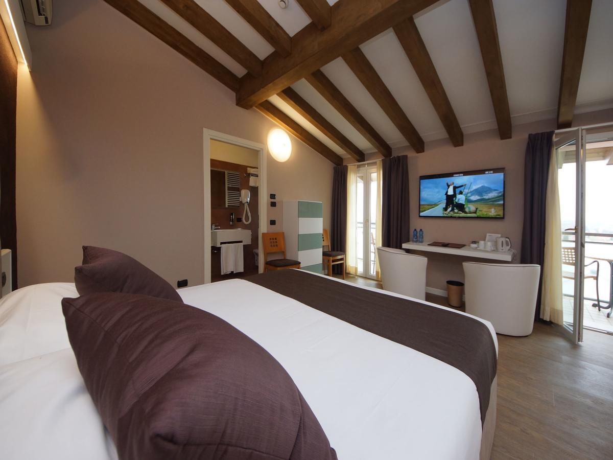Hotel Clarin 14 By Dori Peschiera del Garda Eksteriør billede