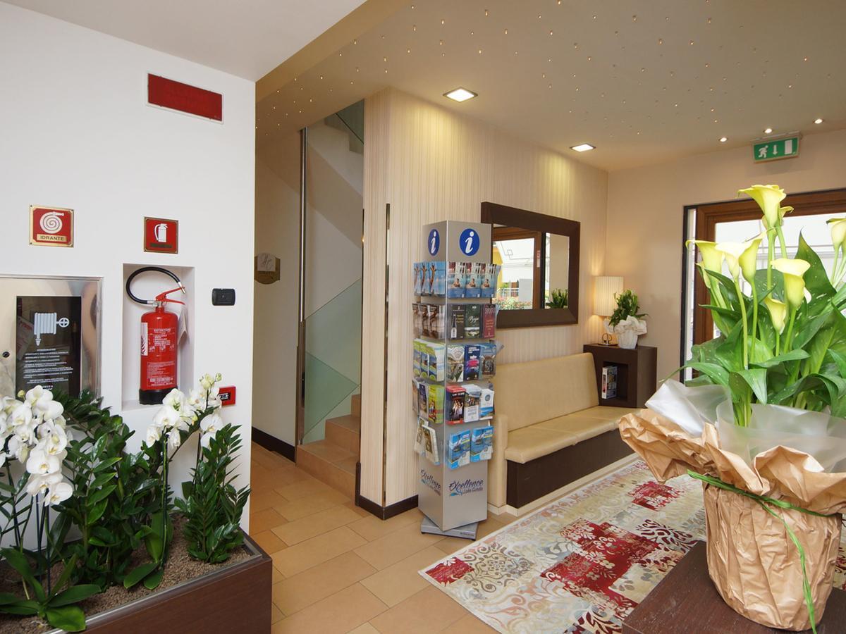 Hotel Clarin 14 By Dori Peschiera del Garda Eksteriør billede