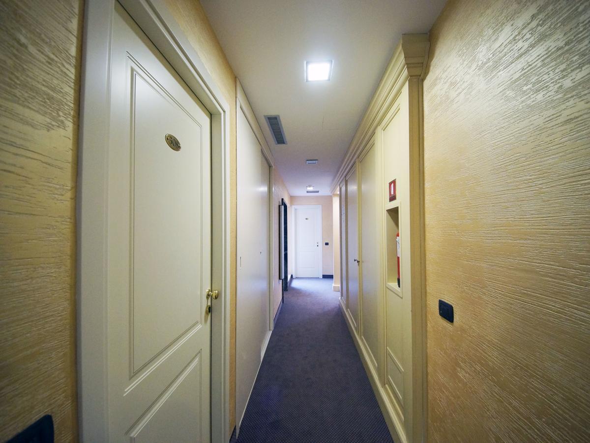 Hotel Clarin 14 By Dori Peschiera del Garda Eksteriør billede