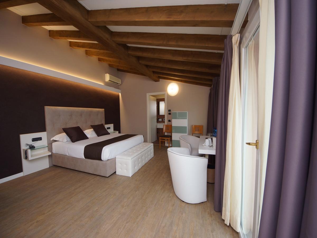 Hotel Clarin 14 By Dori Peschiera del Garda Eksteriør billede