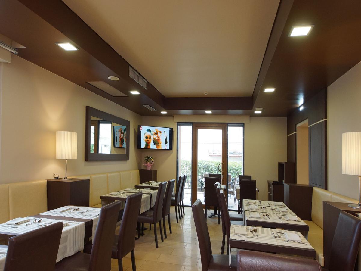 Hotel Clarin 14 By Dori Peschiera del Garda Eksteriør billede