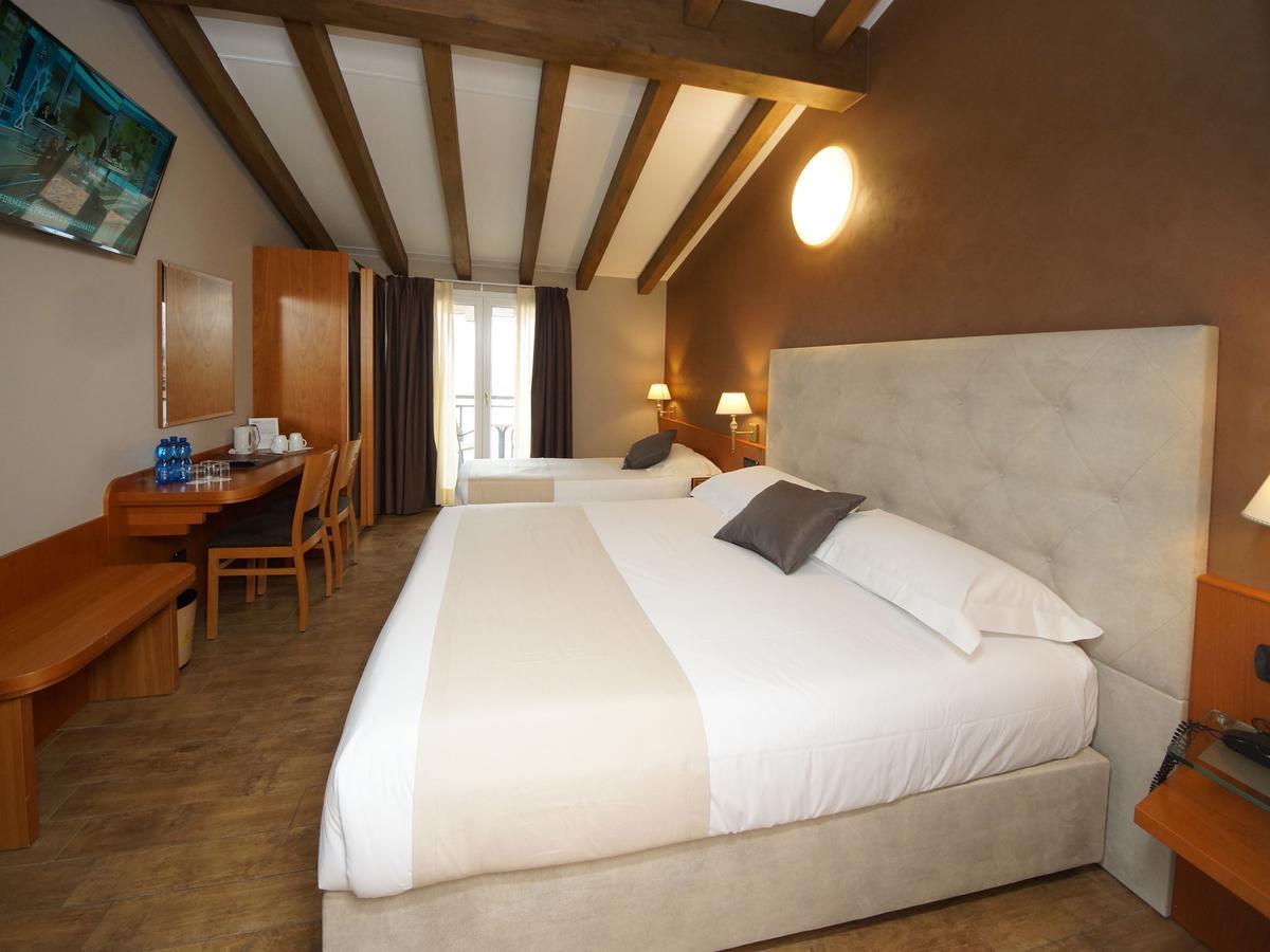 Hotel Clarin 14 By Dori Peschiera del Garda Eksteriør billede