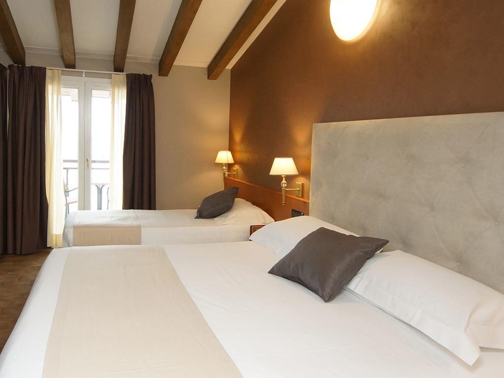 Hotel Clarin 14 By Dori Peschiera del Garda Eksteriør billede