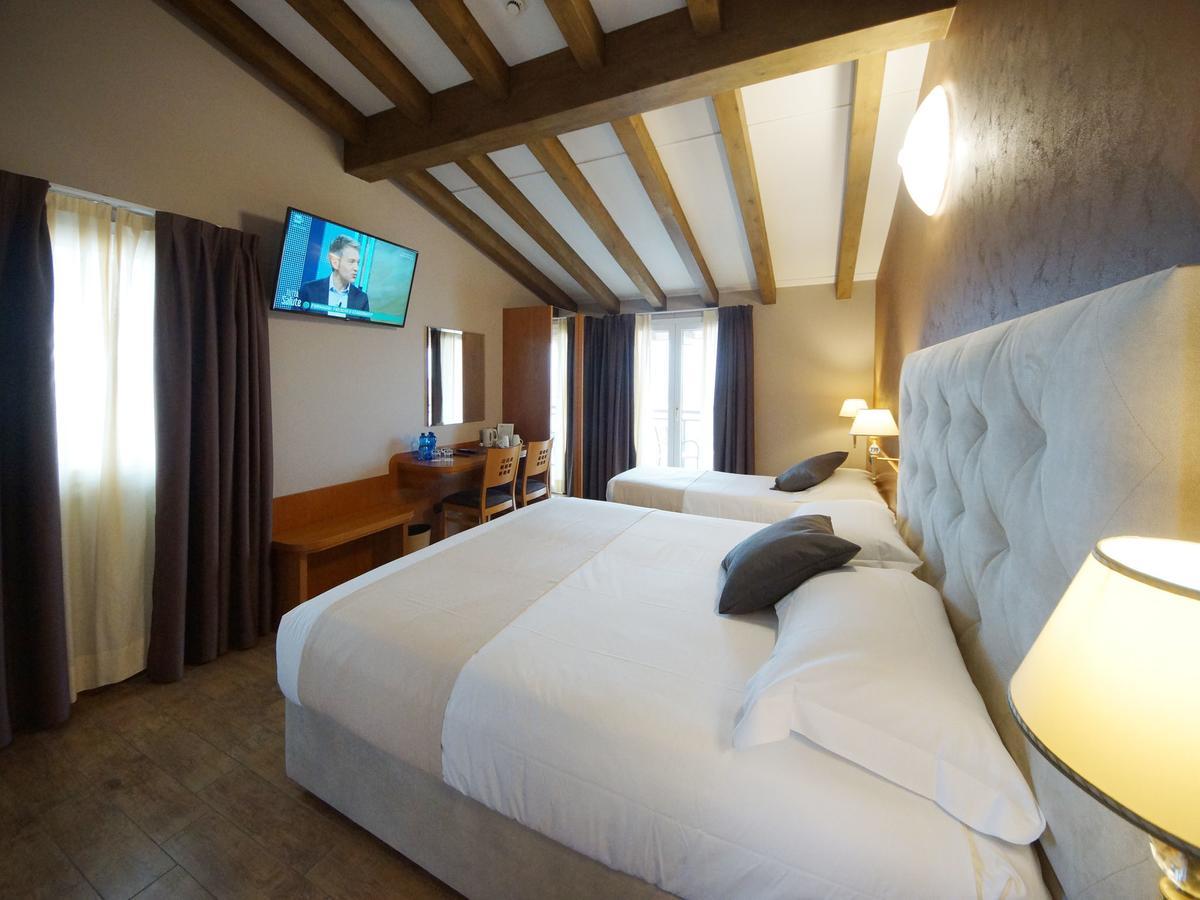 Hotel Clarin 14 By Dori Peschiera del Garda Eksteriør billede