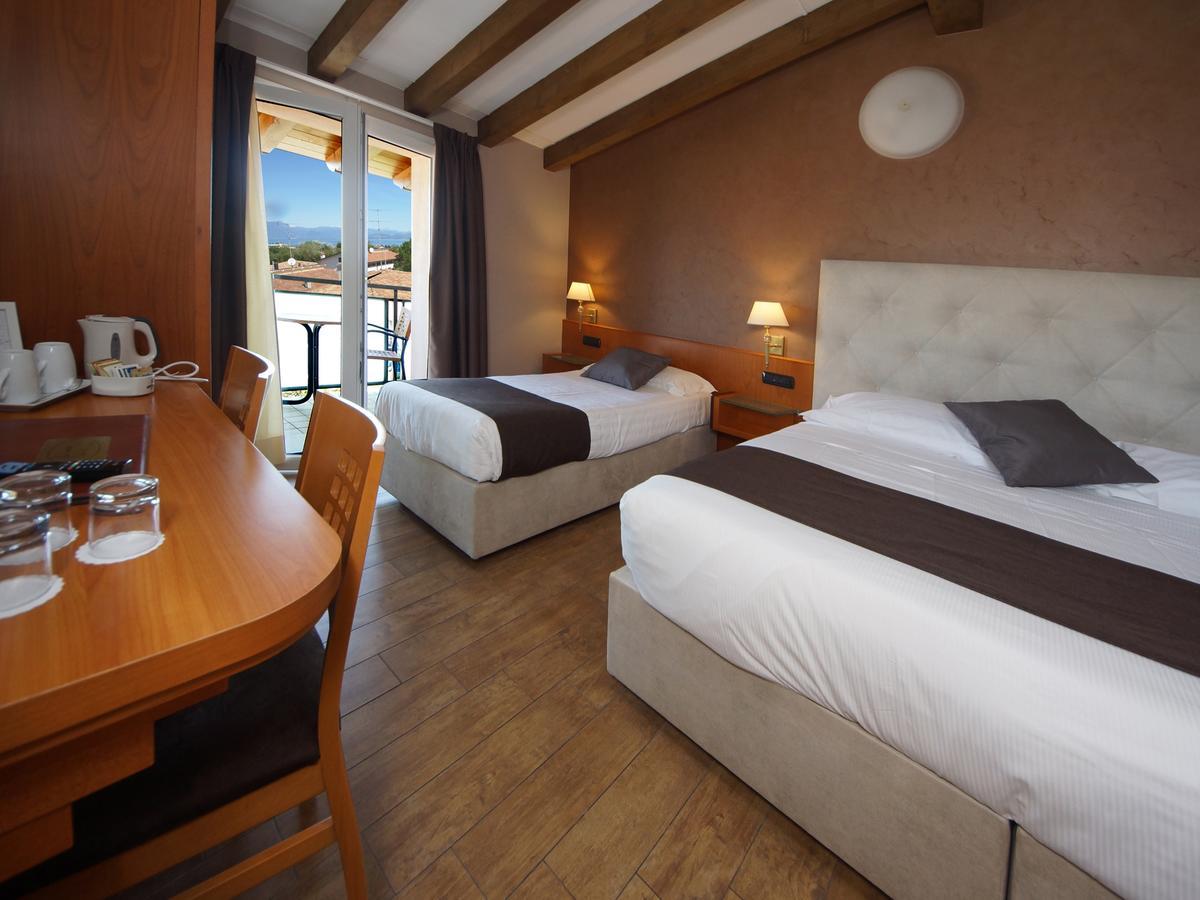 Hotel Clarin 14 By Dori Peschiera del Garda Eksteriør billede