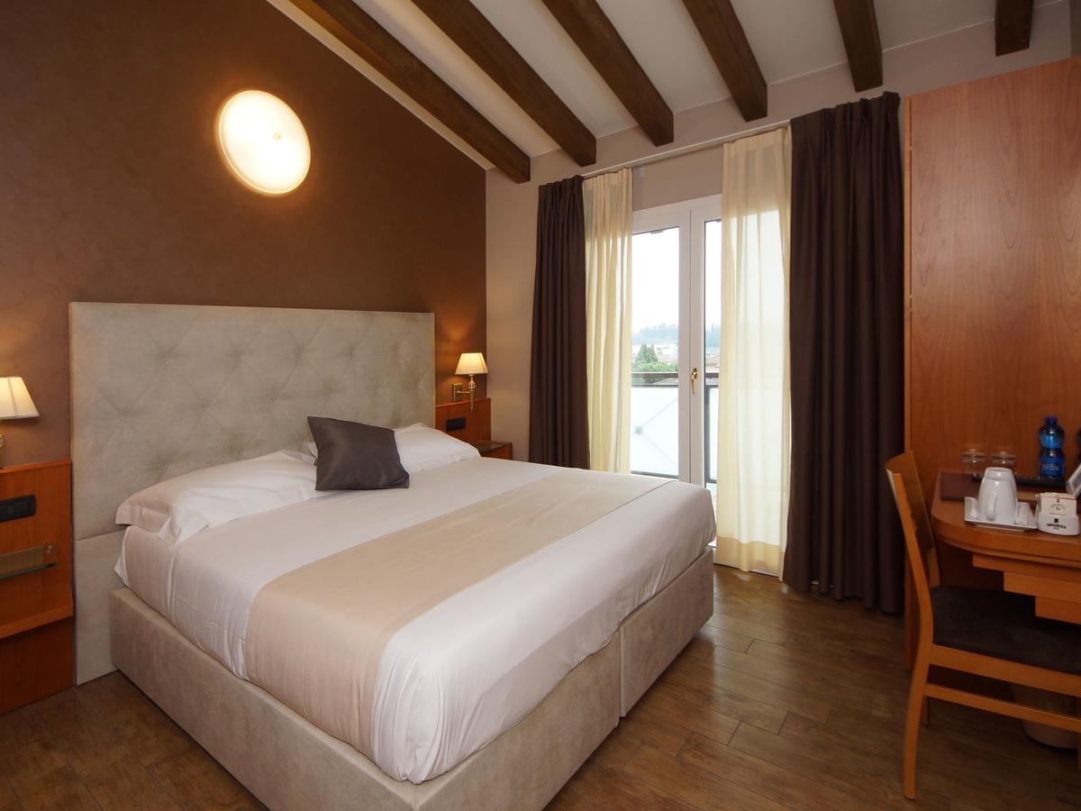 Hotel Clarin 14 By Dori Peschiera del Garda Eksteriør billede
