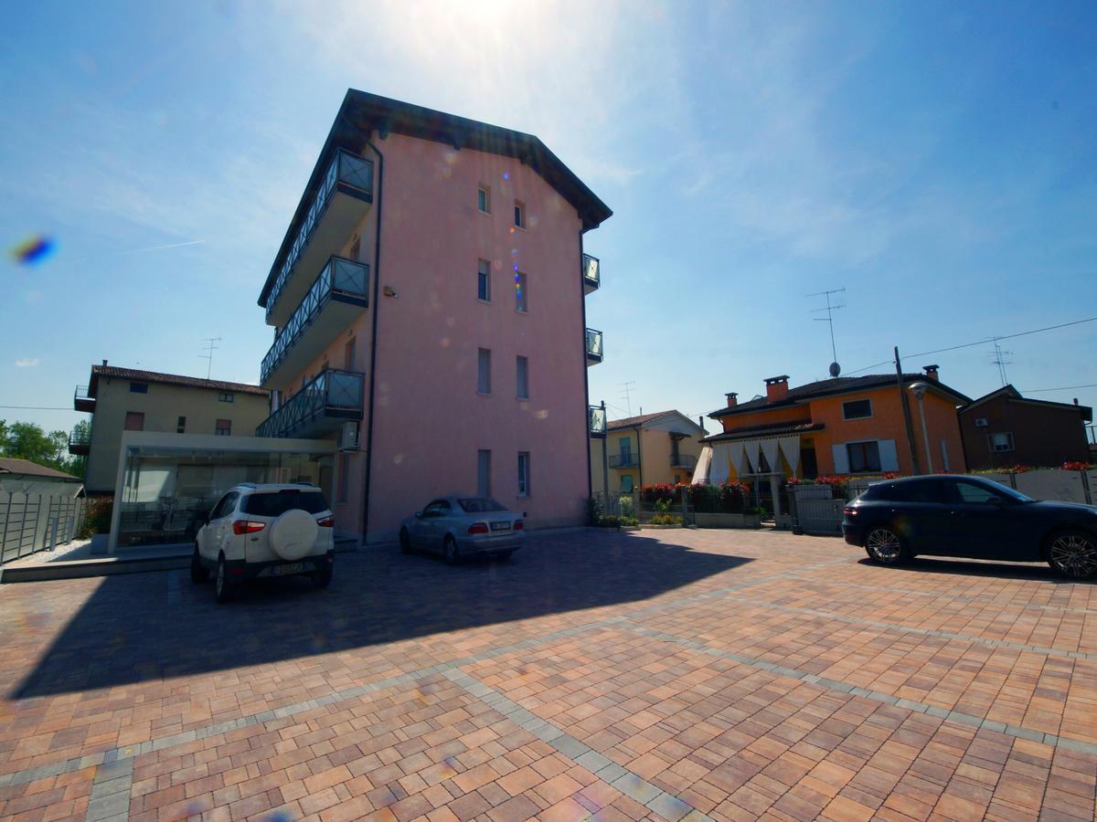 Hotel Clarin 14 By Dori Peschiera del Garda Eksteriør billede