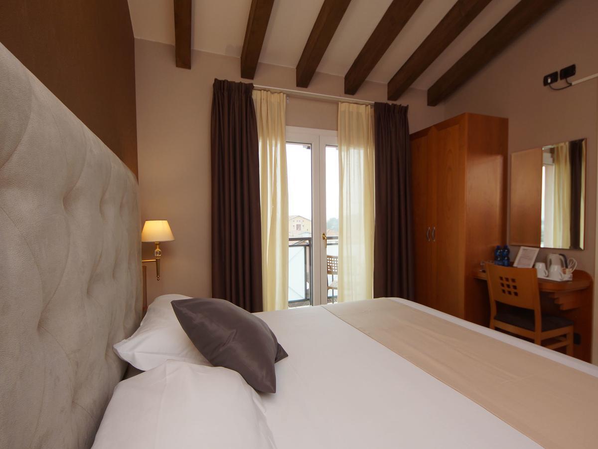 Hotel Clarin 14 By Dori Peschiera del Garda Eksteriør billede
