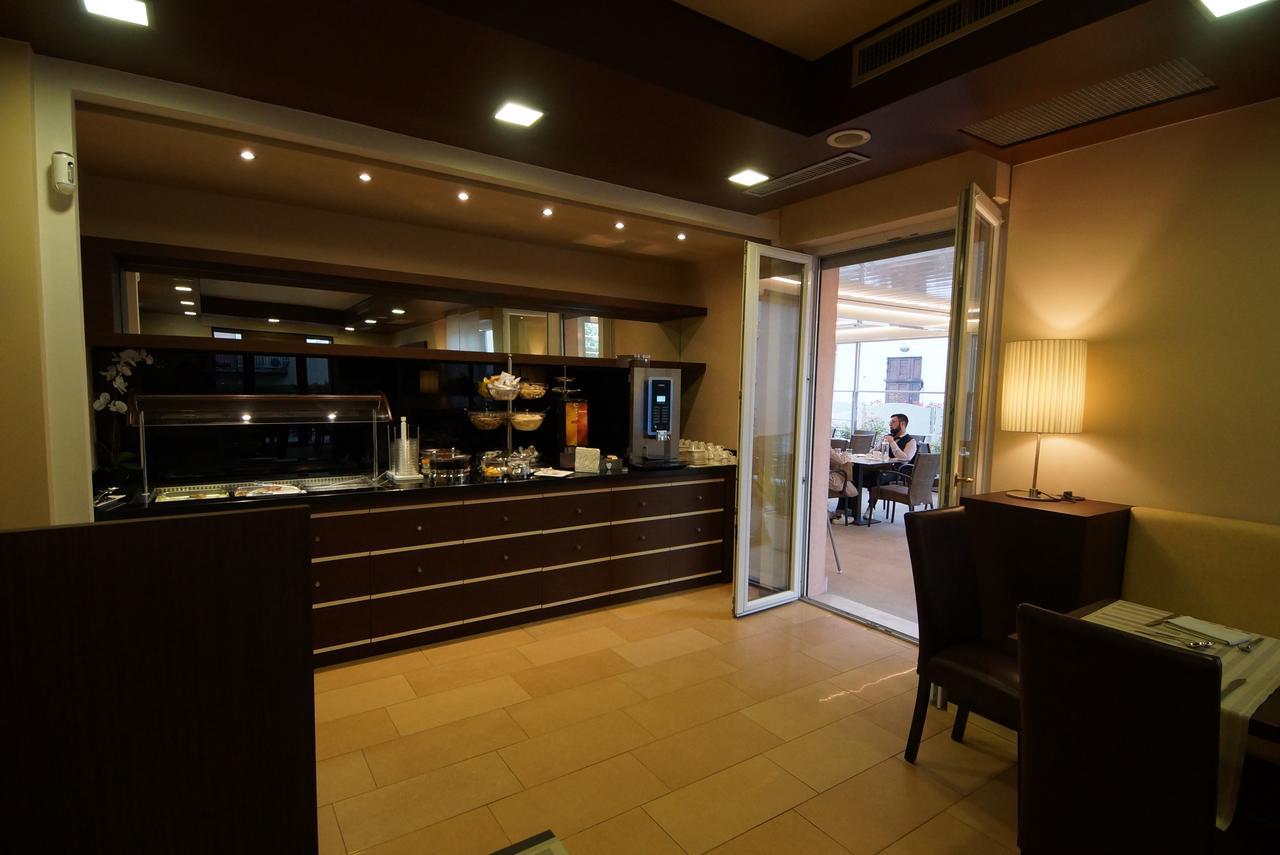 Hotel Clarin 14 By Dori Peschiera del Garda Eksteriør billede