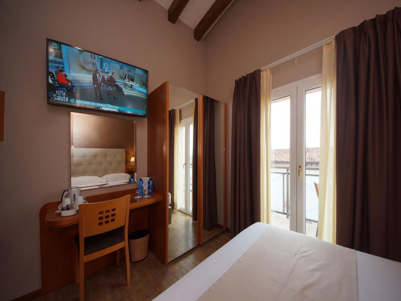 Hotel Clarin 14 By Dori Peschiera del Garda Eksteriør billede